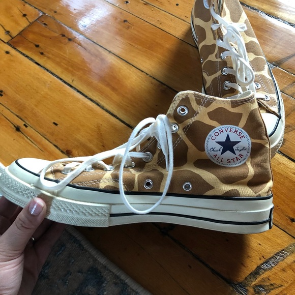 giraffe print converse
